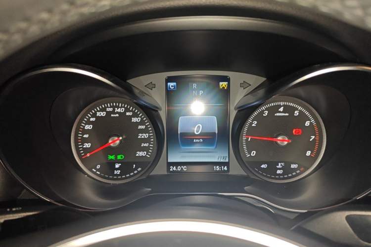 Used Mercedes-Benz GLC 2017 GLC 260 4MATIC Luxury Model Instrument Cluster