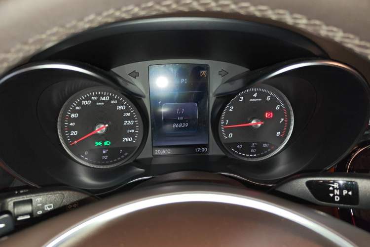 Used Mercedes-Benz GLC 2017 GLC 260 4MATIC Luxury Model Instrument Cluster