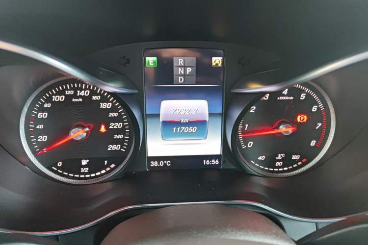 Used Mercedes-Benz GLC 2017 GLC 260 4MATIC Luxury Model Instrument Cluster