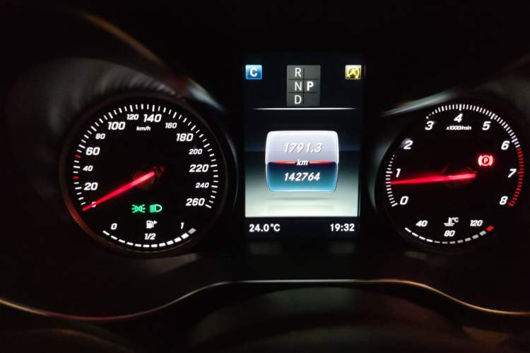 Used Mercedes-Benz GLC 2017 GLC 260 4MATIC Luxury Model Instrument Cluster
