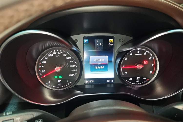 Used Mercedes-Benz GLC 2017 GLC 260 4MATIC Luxury Model Instrument Cluster