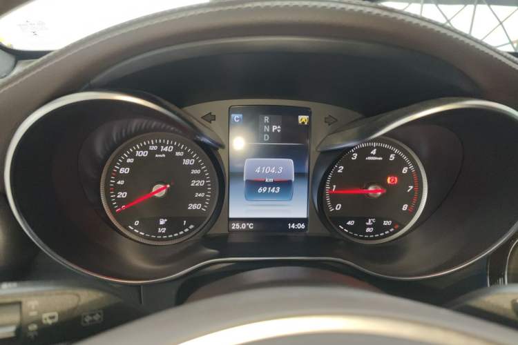 Used Mercedes-Benz GLC 2017 GLC 300 4MATIC Luxury Model Instrument Cluster