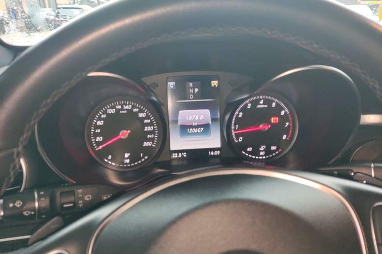 Used Mercedes-Benz GLC 2017 GLC 300 4MATIC Luxury Model Instrument Cluster