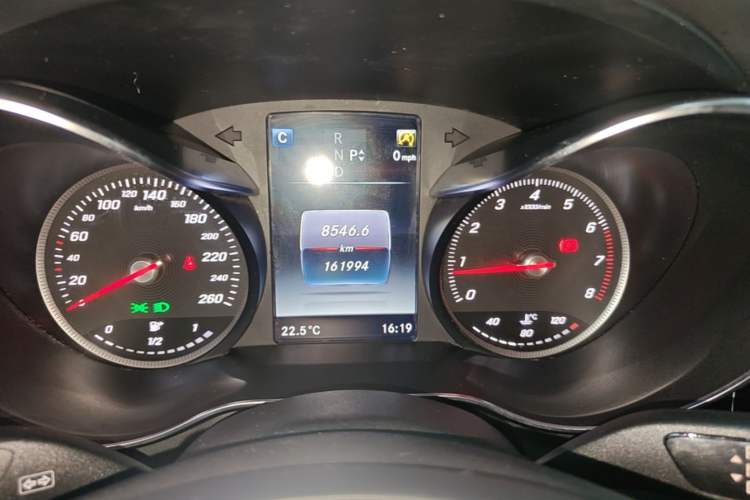 Used Mercedes-Benz GLC 2017 GLC 260 4MATIC Luxury Model Instrument Cluster