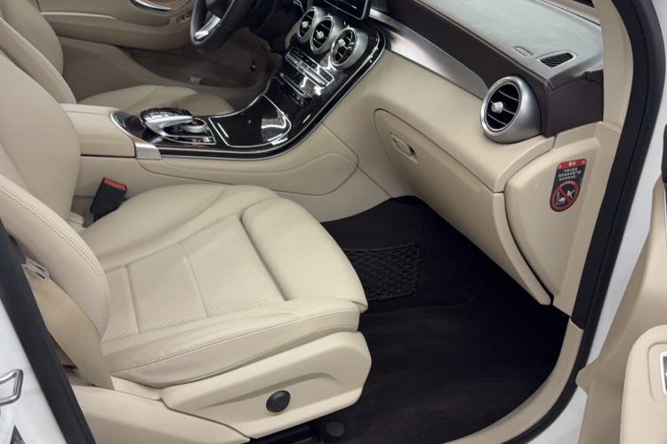 Used Mercedes-Benz GLC 2017 GLC 260 4MATIC Luxury Model Interior 1
