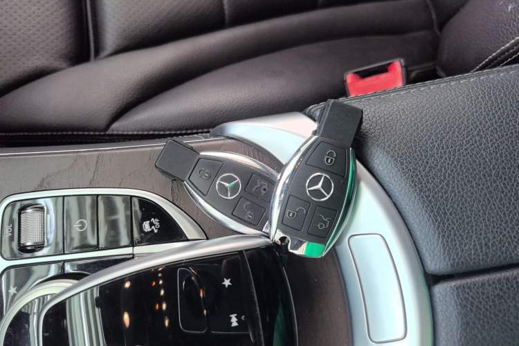 Used Mercedes-Benz GLC 2017 GLC 300 4MATIC Sport Edition Interior 1