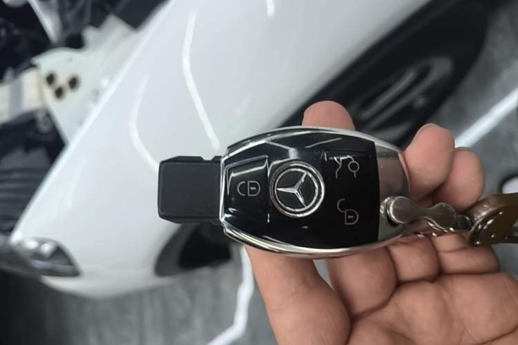 Used Mercedes-Benz GLC 2017 GLC 300 4MATIC Sport Edition Interior 1