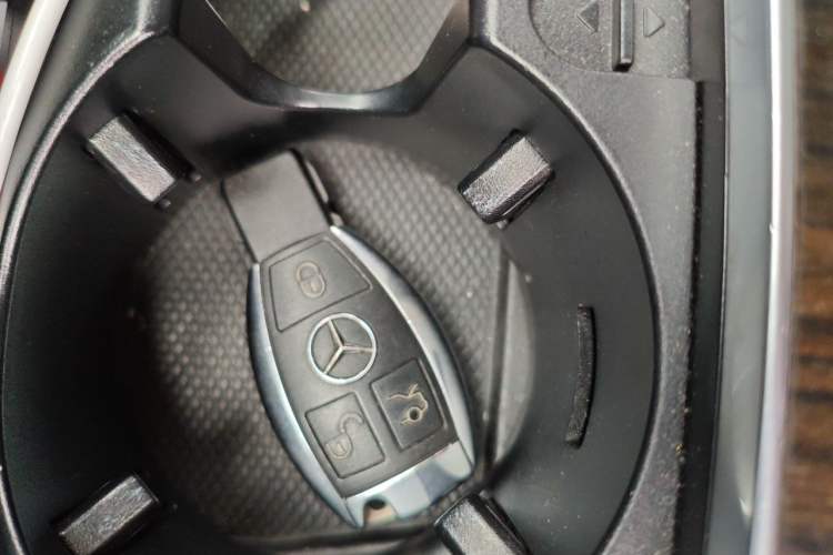 Used Mercedes-Benz GLC 2017 GLC 260 4MATIC Luxury Model Interior 1