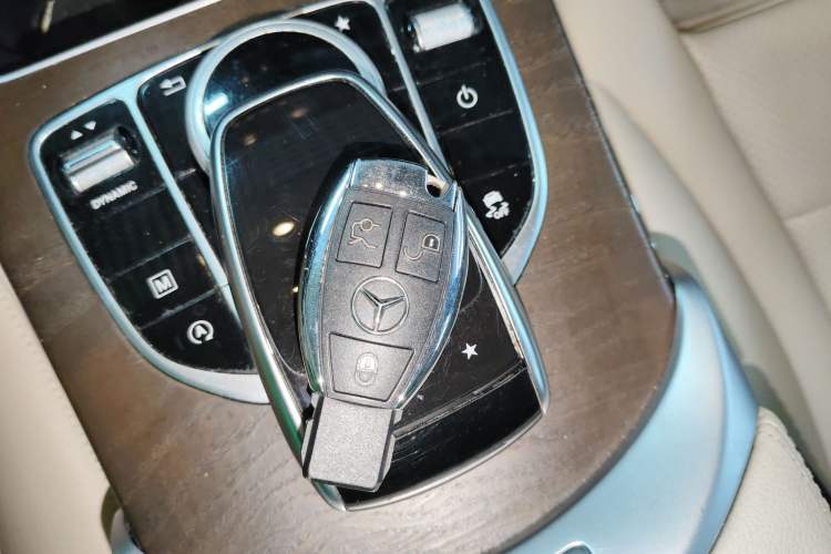 Used Mercedes-Benz GLC 2017 GLC 300 4MATIC Sport Edition Interior 1