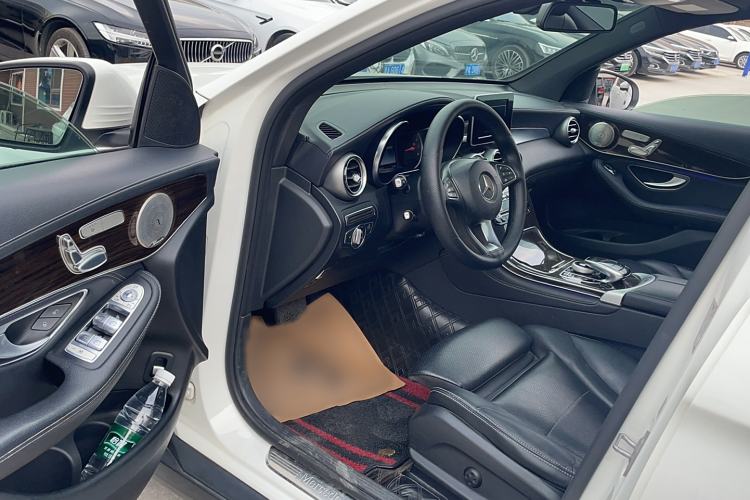 Used Mercedes-Benz GLC 2017 GLC 260 4MATIC Dynamic Edition Interior 1