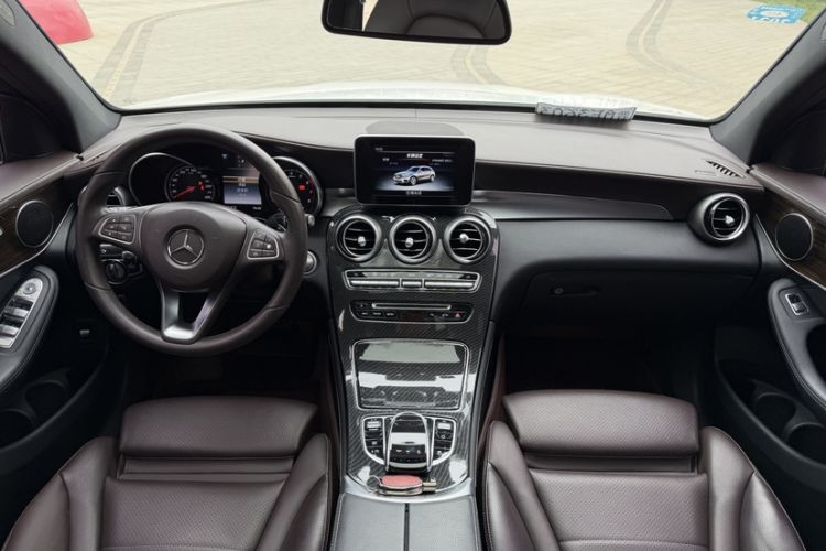 Used Mercedes-Benz GLC 2017 GLC 260 4MATIC Luxury Model Interior 1