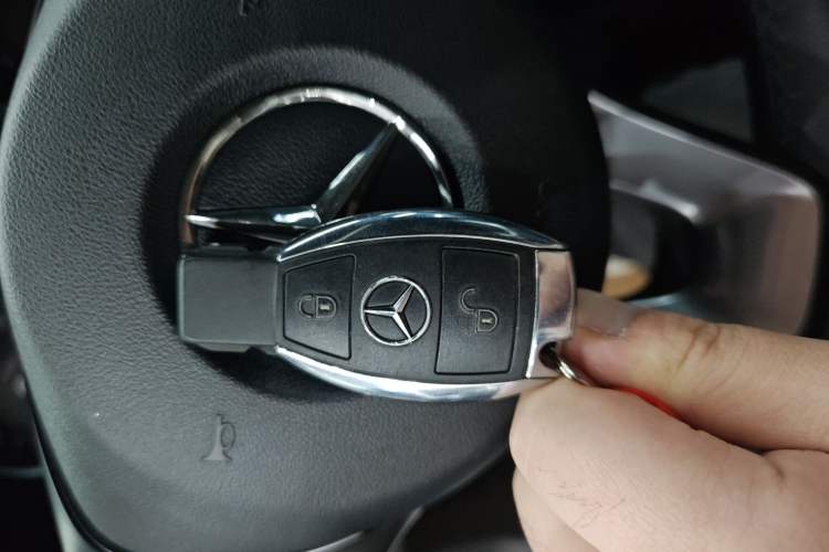 Used Mercedes-Benz GLC 2017 GLC 200 4MATIC Interior 1