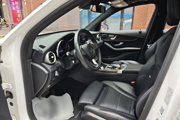 Used Mercedes-Benz GLC 2017 GLC 300 4MATIC Sport Edition Interior 1