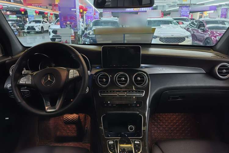 Used Mercedes-Benz GLC 2017 GLC 260 4MATIC Dynamic Edition Interior 1