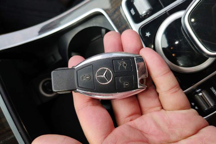 Used Mercedes-Benz GLC 2017 GLC 260 4MATIC Luxury Model Interior 1