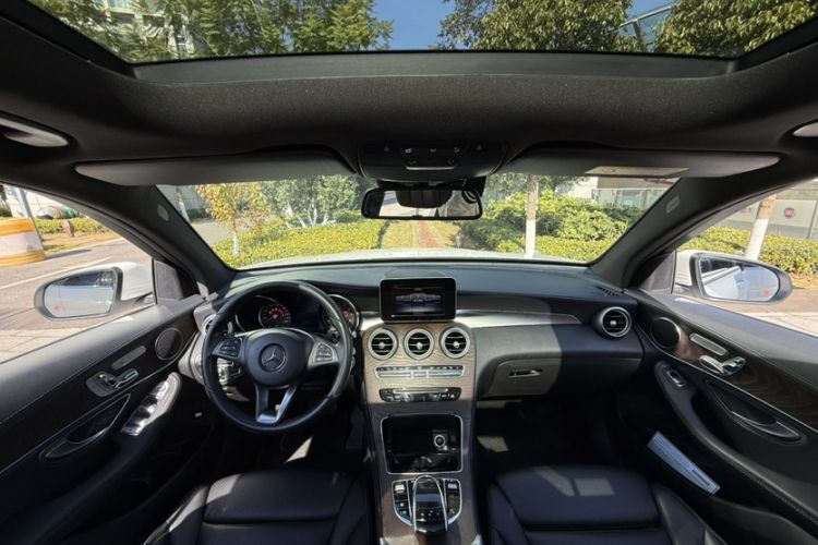 Used Mercedes-Benz GLC 2017 GLC 300 4MATIC Sport Edition Interior 1