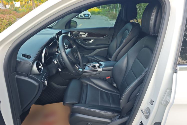 Used Mercedes-Benz GLC 2017 GLC 260 4MATIC Luxury Model Interior 1