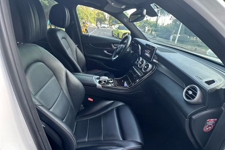 Used Mercedes-Benz GLC 2017 GLC 260 4MATIC Dynamic Edition Interior 10