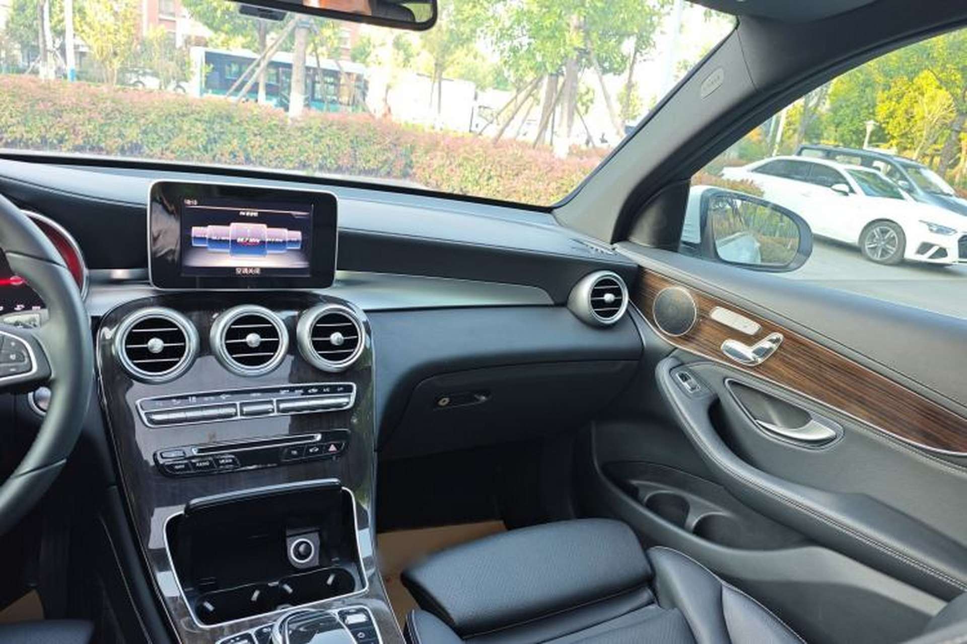 Used Mercedes-Benz GLC 2017 GLC 260 4MATIC Luxury Model Interior 10