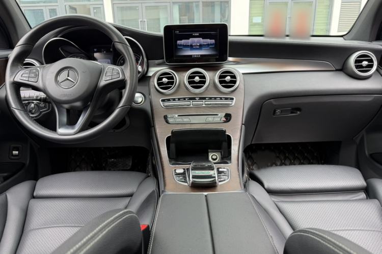 Used Mercedes-Benz GLC 2017 GLC 300 4MATIC Sport Edition Interior 11