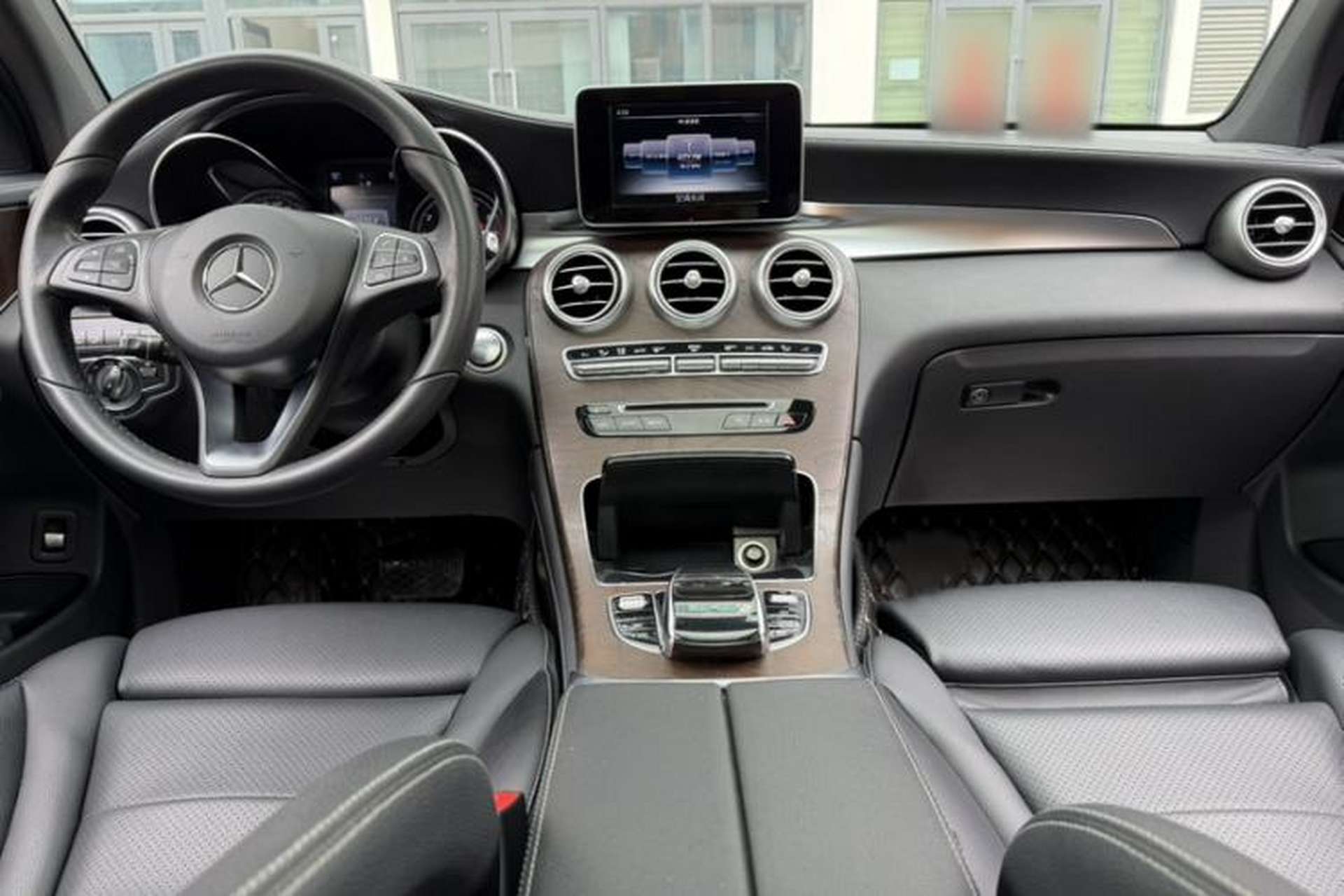 Used Mercedes-Benz GLC 2017 GLC 300 4MATIC Sport Edition Interior 11