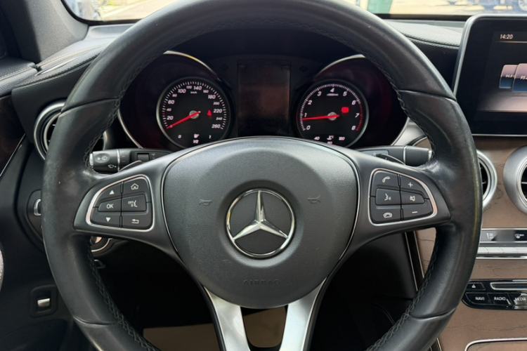 Used Mercedes-Benz GLC 2017 GLC 300 4MATIC Luxury Model Interior 11