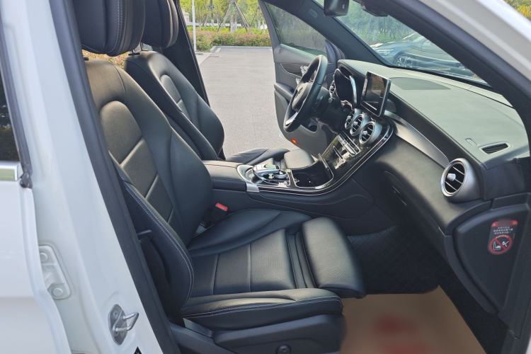 Used Mercedes-Benz GLC 2017 GLC 260 4MATIC Luxury Model Interior 12