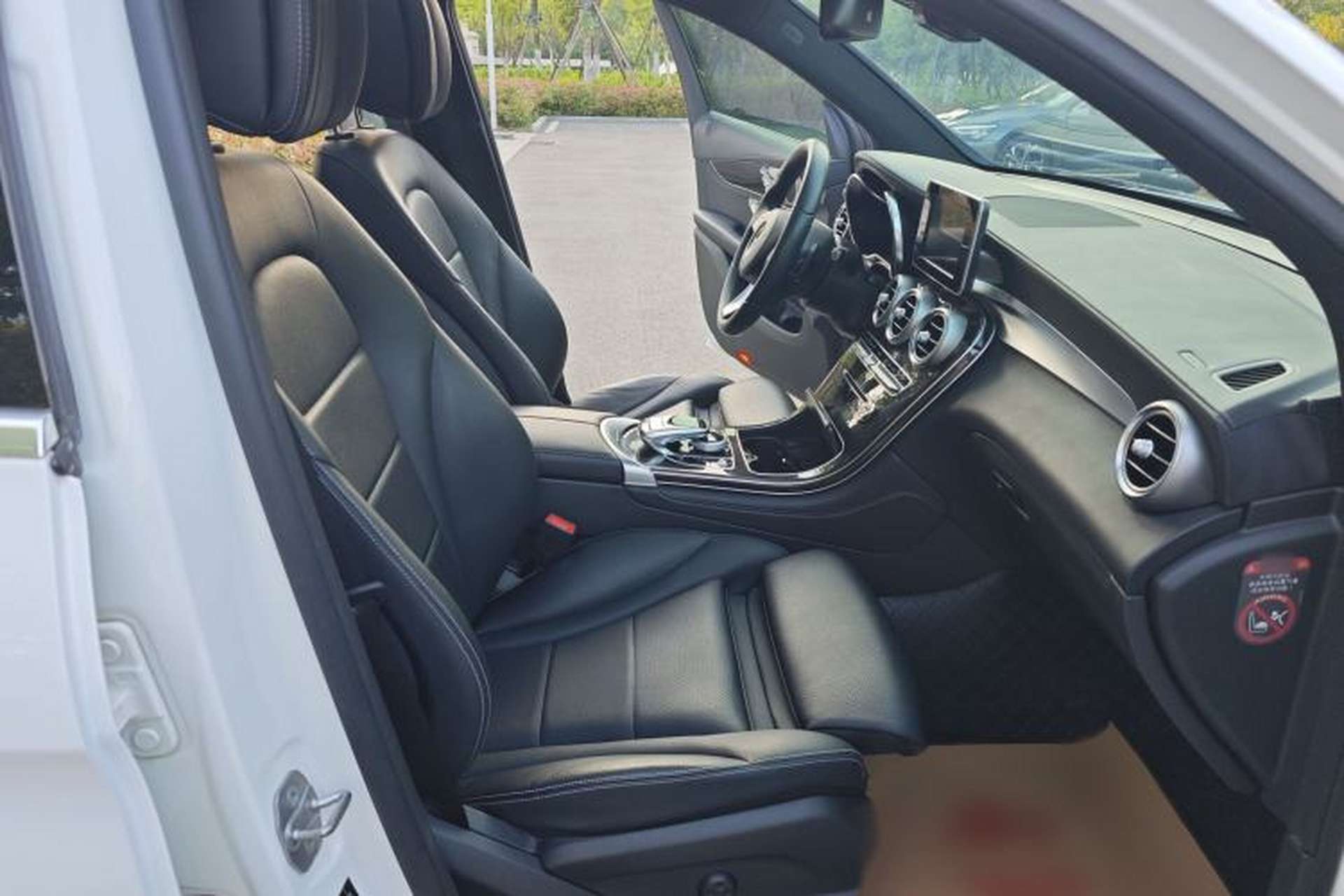 Used Mercedes-Benz GLC 2017 GLC 260 4MATIC Luxury Model Interior 12