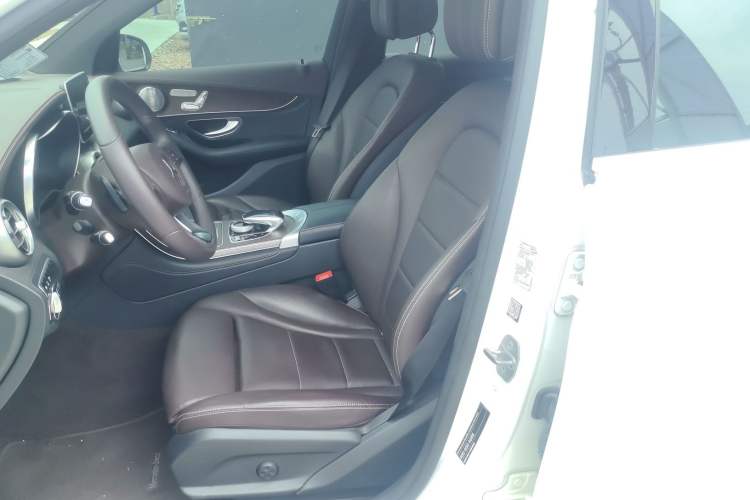 Used Mercedes-Benz GLC 2017 GLC 300 4MATIC Sport Edition Interior 2