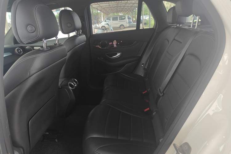Used Mercedes-Benz GLC 2017 GLC 260 4MATIC Luxury Model Interior 2