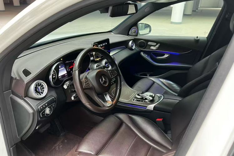 Used Mercedes-Benz GLC 2017 GLC 300 4MATIC Sport Edition Interior 2