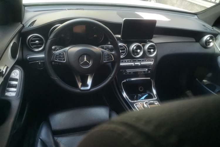 Used Mercedes-Benz GLC 2017 GLC 200 4MATIC Interior 2