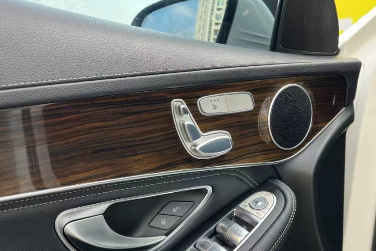 Used Mercedes-Benz GLC 2017 GLC 260 4MATIC Luxury Model Interior 2