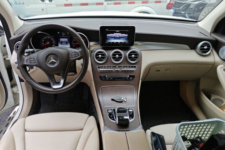 Used Mercedes-Benz GLC 2017 GLC 300 4MATIC Sport Edition Interior 2