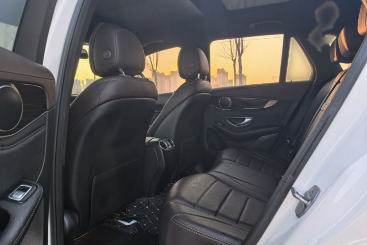 Used Mercedes-Benz GLC 2017 GLC 260 4MATIC Luxury Model Interior 2
