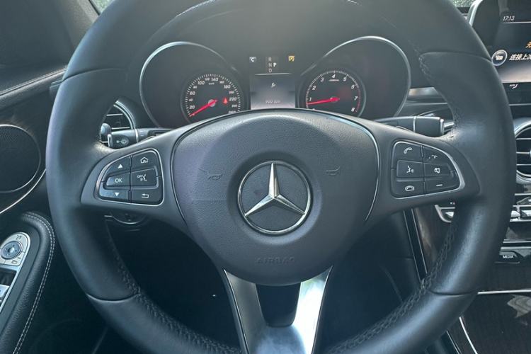Used Mercedes-Benz GLC 2017 GLC 260 4MATIC Dynamic Edition Interior 2
