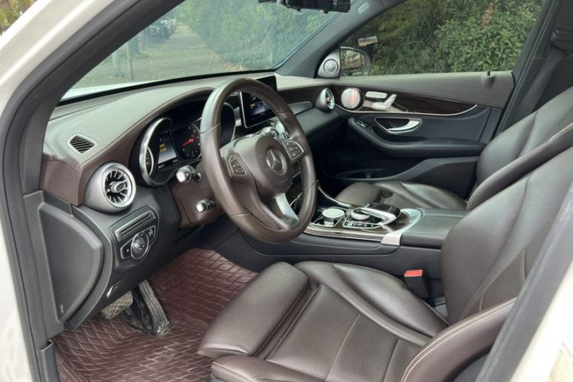 Used Mercedes-Benz GLC 2017 GLC 260 4MATIC Dynamic Edition Interior 2