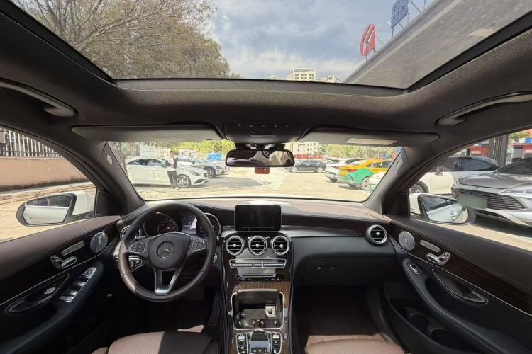 Used Mercedes-Benz GLC 2017 GLC 260 4MATIC Luxury Model Interior 2
