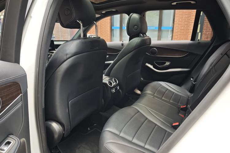 Used Mercedes-Benz GLC 2017 GLC 300 4MATIC Sport Edition Interior 2