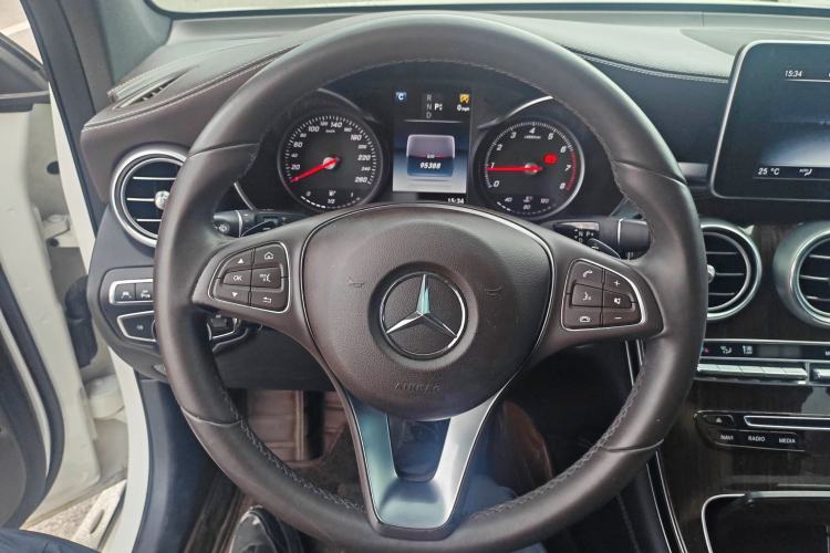 Used Mercedes-Benz GLC 2017 GLC 260 4MATIC Luxury Model Interior 2