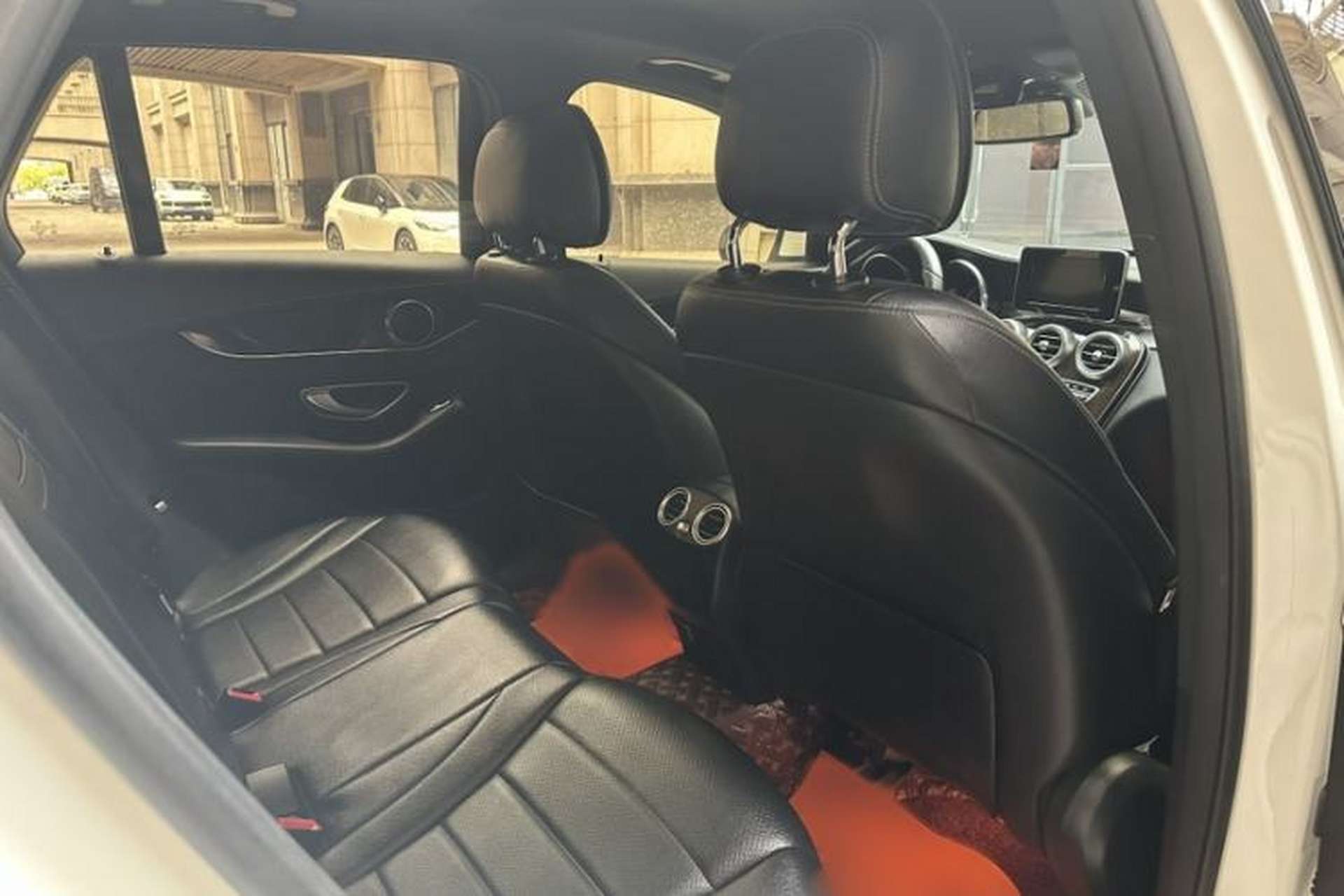 Used Mercedes-Benz GLC 2017 GLC 260 4MATIC Dynamic Edition Interior 2
