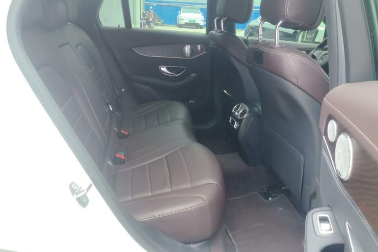 Used Mercedes-Benz GLC 2017 GLC 300 4MATIC Sport Edition Interior 3