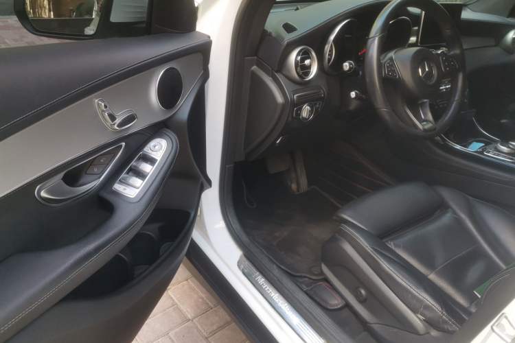 Used Mercedes-Benz GLC 2017 GLC 200 4MATIC Interior 3
