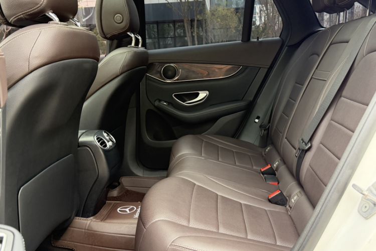 Used Mercedes-Benz GLC 2017 GLC 260 4MATIC Luxury Model Interior 3