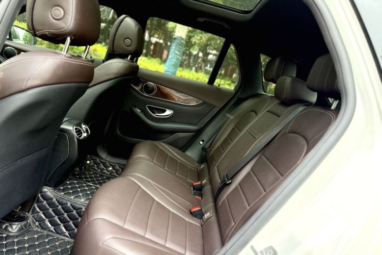 Used Mercedes-Benz GLC 2017 GLC 260 4MATIC Luxury Model Interior 3