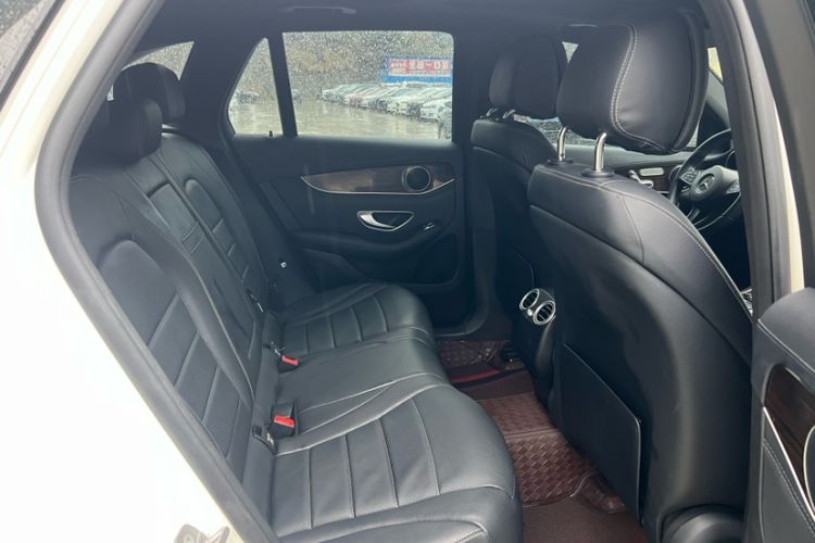 Used Mercedes-Benz GLC 2017 GLC 260 4MATIC Dynamic Edition Interior 3