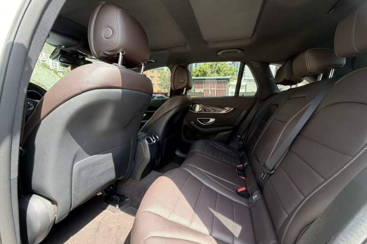 Used Mercedes-Benz GLC 2017 GLC 260 4MATIC Luxury Model Interior 3