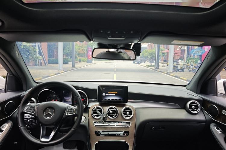 Used Mercedes-Benz GLC 2017 GLC 300 4MATIC Sport Edition Interior 3