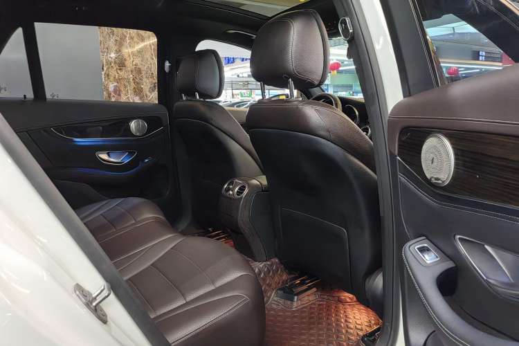 Used Mercedes-Benz GLC 2017 GLC 260 4MATIC Dynamic Edition Interior 3