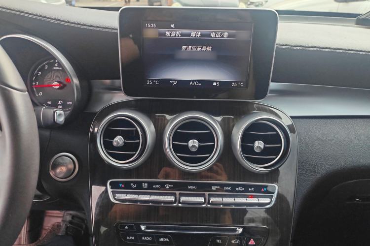 Used Mercedes-Benz GLC 2017 GLC 260 4MATIC Luxury Model Interior 3